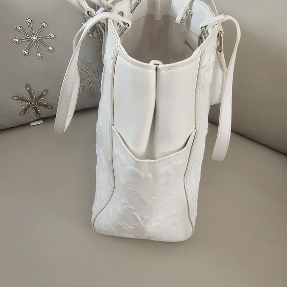 White Designer Embossed Shoulder Bag - Picture 3 of 3